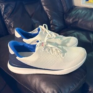Kizik Lima Liberty Wide Men’s Sneakers Size 10 W Mens- 11.5 W Ladies White Blue
